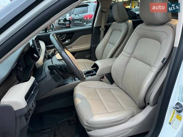 Белый Линкольн Corsair, объемом двигателя 2 л и пробегом 24 тыс. км за 25990 $, фото 7 на Automoto.ua