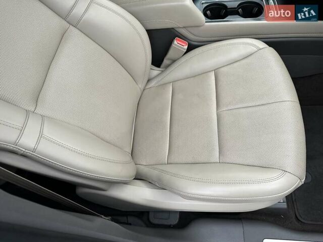 Белый Линкольн Corsair, объемом двигателя 2 л и пробегом 22 тыс. км за 27500 $, фото 14 на Automoto.ua