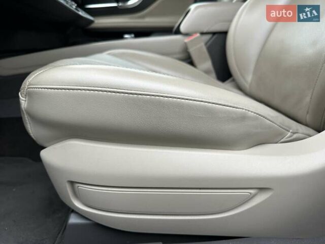 Белый Линкольн Corsair, объемом двигателя 2 л и пробегом 22 тыс. км за 27500 $, фото 22 на Automoto.ua