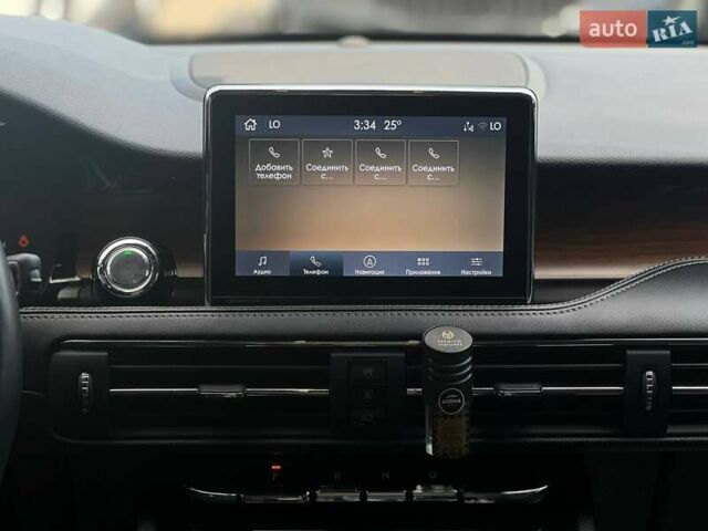 Белый Линкольн Corsair, объемом двигателя 2 л и пробегом 38 тыс. км за 27500 $, фото 17 на Automoto.ua
