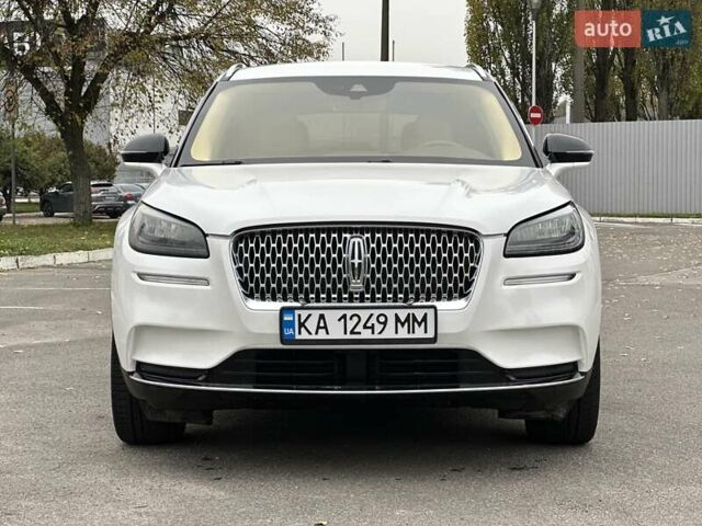 Белый Линкольн Corsair, объемом двигателя 2 л и пробегом 22 тыс. км за 27500 $, фото 1 на Automoto.ua
