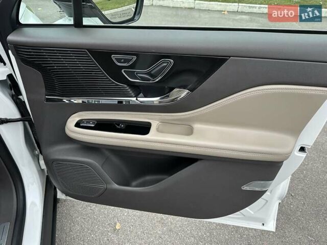 Белый Линкольн Corsair, объемом двигателя 2 л и пробегом 22 тыс. км за 27500 $, фото 11 на Automoto.ua