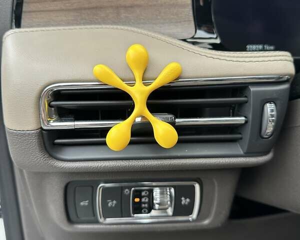 Белый Линкольн Corsair, объемом двигателя 2 л и пробегом 22 тыс. км за 27500 $, фото 24 на Automoto.ua