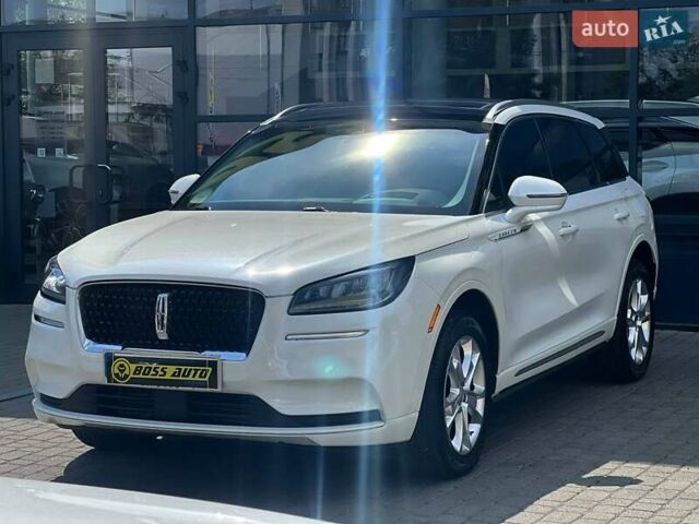Белый Линкольн Corsair, объемом двигателя 2 л и пробегом 38 тыс. км за 27500 $, фото 2 на Automoto.ua