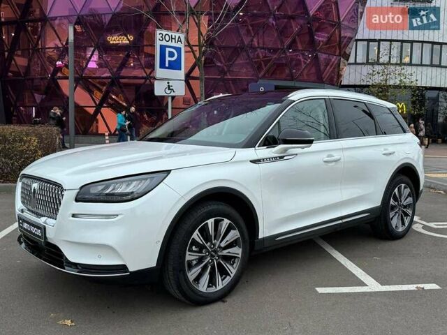 Белый Линкольн Corsair, объемом двигателя 2 л и пробегом 24 тыс. км за 25990 $, фото 3 на Automoto.ua