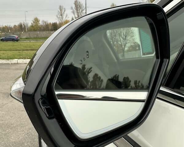 Белый Линкольн Corsair, объемом двигателя 2 л и пробегом 22 тыс. км за 27500 $, фото 19 на Automoto.ua