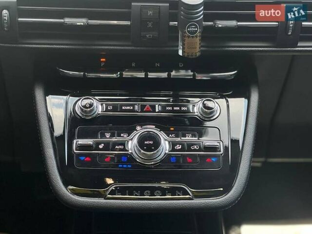 Белый Линкольн Corsair, объемом двигателя 2 л и пробегом 38 тыс. км за 27500 $, фото 16 на Automoto.ua