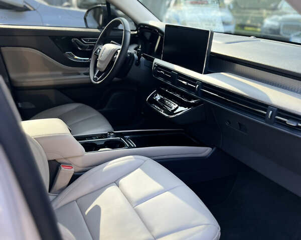 Білий Лінкольн Corsair, об'ємом двигуна 2 л та пробігом 16 тис. км за 33750 $, фото 6 на Automoto.ua