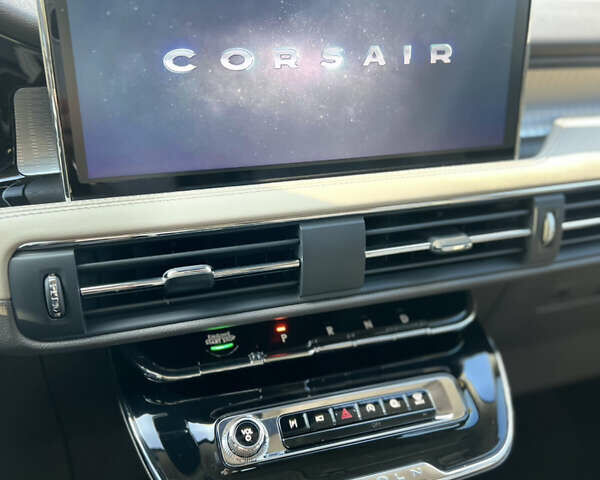 Білий Лінкольн Corsair, об'ємом двигуна 2 л та пробігом 16 тис. км за 33750 $, фото 8 на Automoto.ua