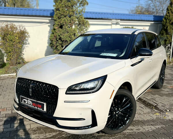 Белый Линкольн Corsair, объемом двигателя 2 л и пробегом 15 тыс. км за 34800 $, фото 1 на Automoto.ua