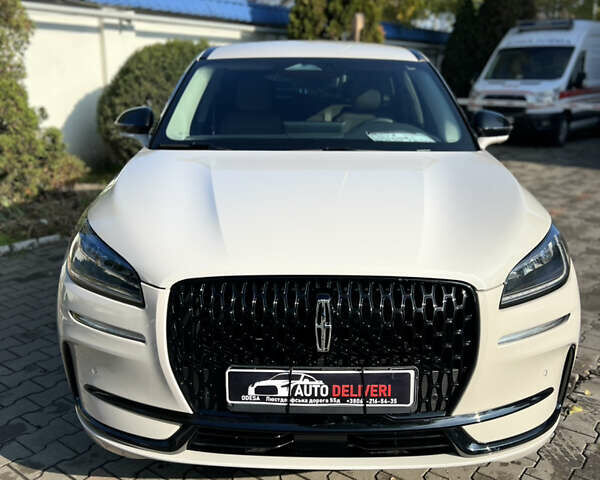 Белый Линкольн Corsair, объемом двигателя 2 л и пробегом 15 тыс. км за 34800 $, фото 5 на Automoto.ua