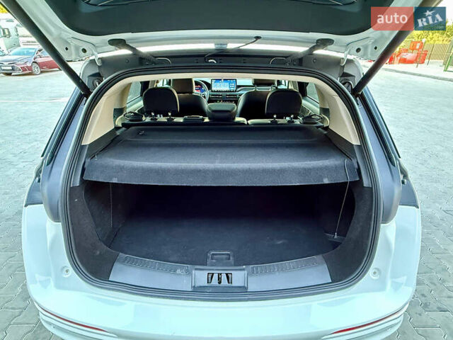 Білий Лінкольн Corsair, об'ємом двигуна 2.49 л та пробігом 23 тис. км за 36000 $, фото 25 на Automoto.ua