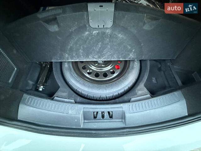 Білий Лінкольн Corsair, об'ємом двигуна 2.49 л та пробігом 23 тис. км за 36000 $, фото 26 на Automoto.ua