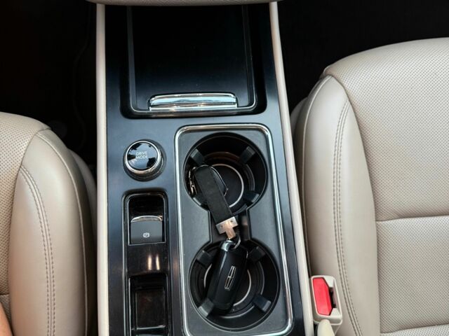 Бежевый Линкольн Corsair, объемом двигателя 2 л и пробегом 57 тыс. км за 25000 $, фото 11 на Automoto.ua