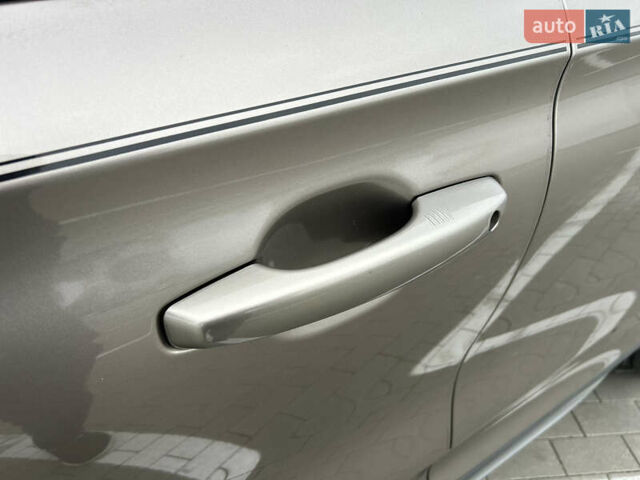 Бежевый Линкольн Corsair, объемом двигателя 2 л и пробегом 63 тыс. км за 25000 $, фото 25 на Automoto.ua