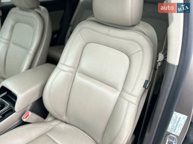 Бежевый Линкольн Corsair, объемом двигателя 2 л и пробегом 63 тыс. км за 25000 $, фото 17 на Automoto.ua