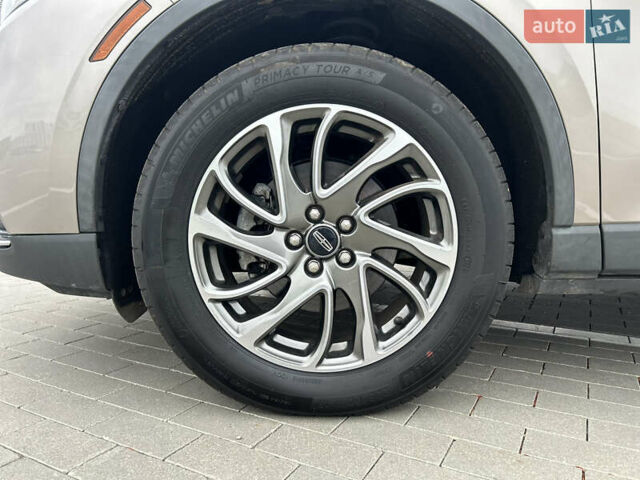 Бежевый Линкольн Corsair, объемом двигателя 2 л и пробегом 63 тыс. км за 25000 $, фото 24 на Automoto.ua