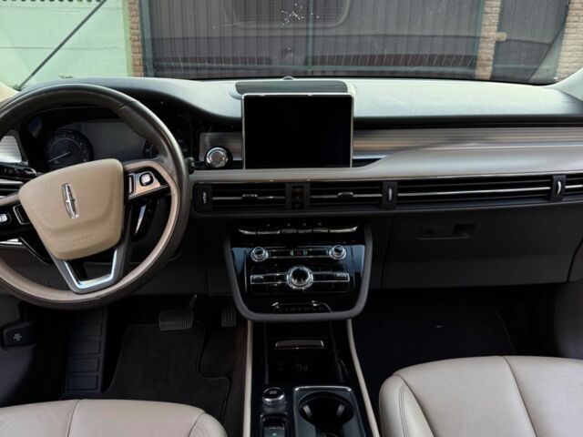 Бежевый Линкольн Corsair, объемом двигателя 2 л и пробегом 57 тыс. км за 25000 $, фото 8 на Automoto.ua