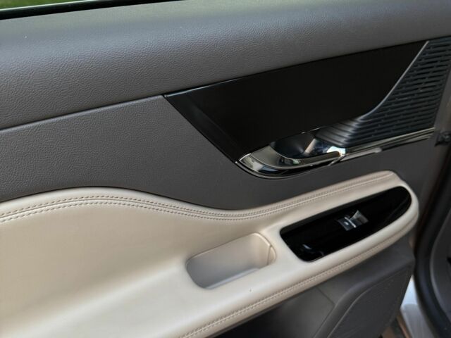 Бежевый Линкольн Corsair, объемом двигателя 2 л и пробегом 57 тыс. км за 25000 $, фото 15 на Automoto.ua