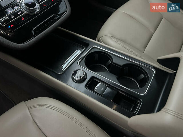 Бежевый Линкольн Corsair, объемом двигателя 2 л и пробегом 63 тыс. км за 25000 $, фото 29 на Automoto.ua