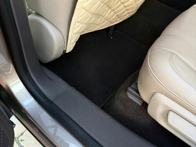 Бежевый Линкольн Corsair, объемом двигателя 2 л и пробегом 57 тыс. км за 25000 $, фото 16 на Automoto.ua