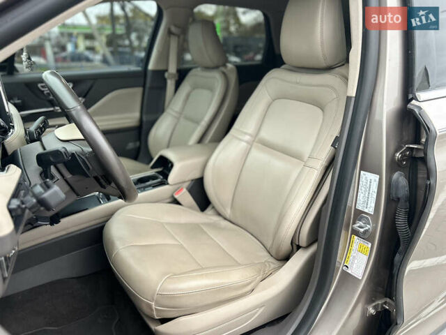 Бежевый Линкольн Corsair, объемом двигателя 2 л и пробегом 63 тыс. км за 25000 $, фото 16 на Automoto.ua