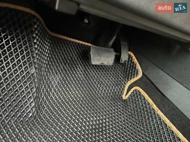 Чорний Лінкольн Corsair, об'ємом двигуна 2.26 л та пробігом 79 тис. км за 24300 $, фото 26 на Automoto.ua