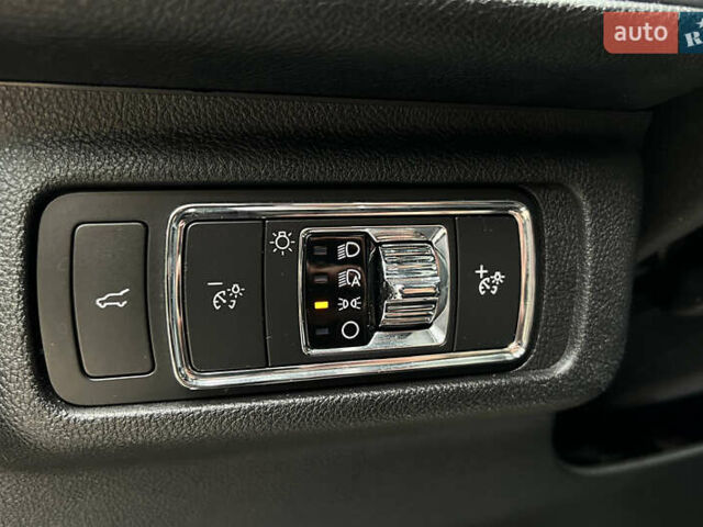 Чорний Лінкольн Corsair, об'ємом двигуна 2 л та пробігом 128 тис. км за 22900 $, фото 19 на Automoto.ua