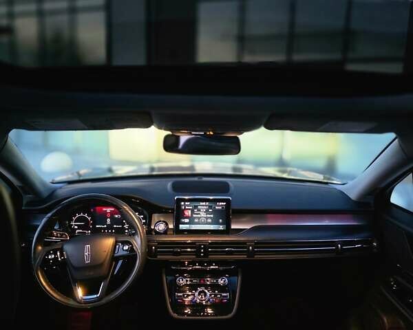 Черный Линкольн Corsair, объемом двигателя 2 л и пробегом 27 тыс. км за 24700 $, фото 3 на Automoto.ua