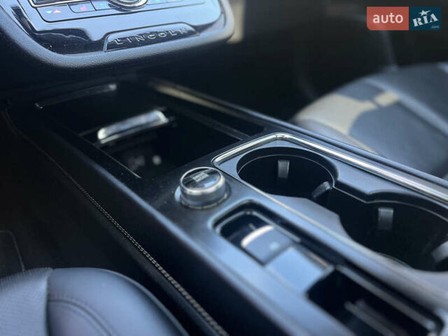 Красный Линкольн Corsair, объемом двигателя 2 л и пробегом 40 тыс. км за 29000 $, фото 17 на Automoto.ua
