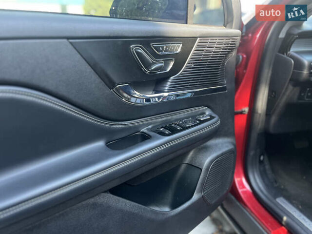 Красный Линкольн Corsair, объемом двигателя 2 л и пробегом 40 тыс. км за 29000 $, фото 10 на Automoto.ua