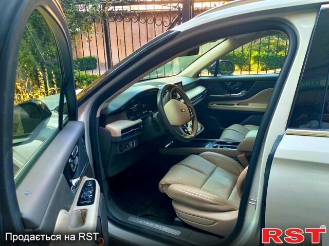 Линкольн Corsair, объемом двигателя 3 л и пробегом 29 тыс. км за 32000 $, фото 1 на Automoto.ua