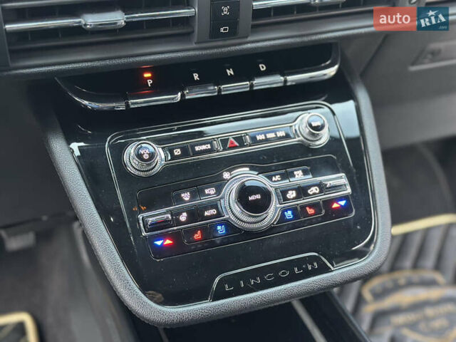 Линкольн Corsair, объемом двигателя 2 л и пробегом 27 тыс. км за 24800 $, фото 34 на Automoto.ua