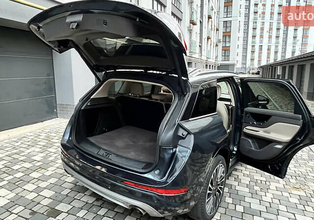 Серый Линкольн Corsair, объемом двигателя 2.29 л и пробегом 95 тыс. км за 25700 $, фото 5 на Automoto.ua