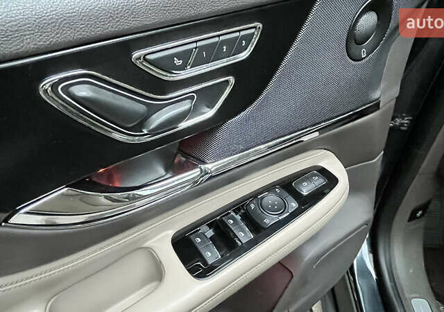 Серый Линкольн Corsair, объемом двигателя 2.29 л и пробегом 95 тыс. км за 25700 $, фото 10 на Automoto.ua