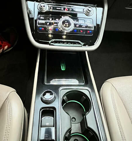 Серый Линкольн Corsair, объемом двигателя 2.29 л и пробегом 95 тыс. км за 25700 $, фото 11 на Automoto.ua