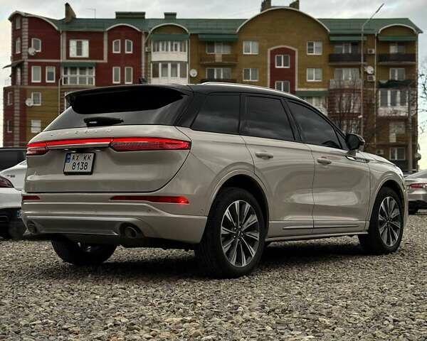 Серый Линкольн Corsair, объемом двигателя 2 л и пробегом 38 тыс. км за 30900 $, фото 5 на Automoto.ua