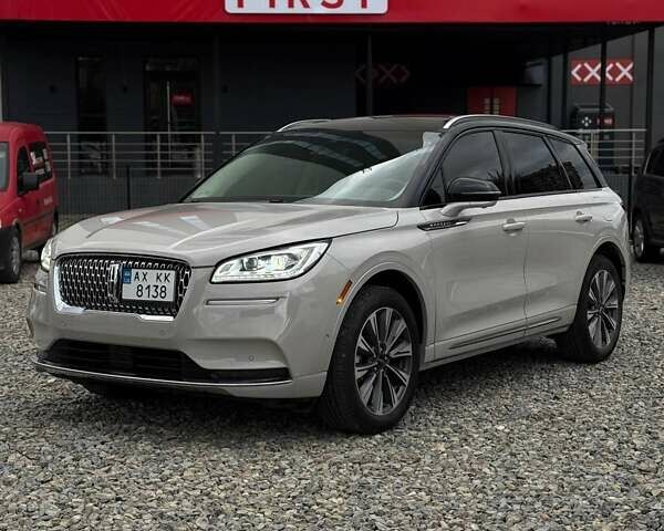 Серый Линкольн Corsair, объемом двигателя 2 л и пробегом 38 тыс. км за 30900 $, фото 1 на Automoto.ua