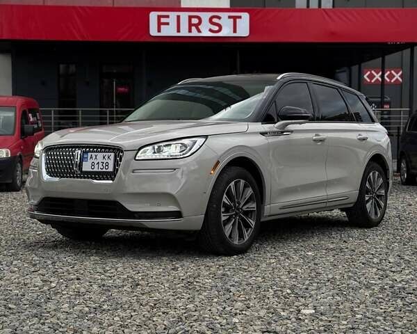 Серый Линкольн Corsair, объемом двигателя 2 л и пробегом 38 тыс. км за 30900 $, фото 2 на Automoto.ua