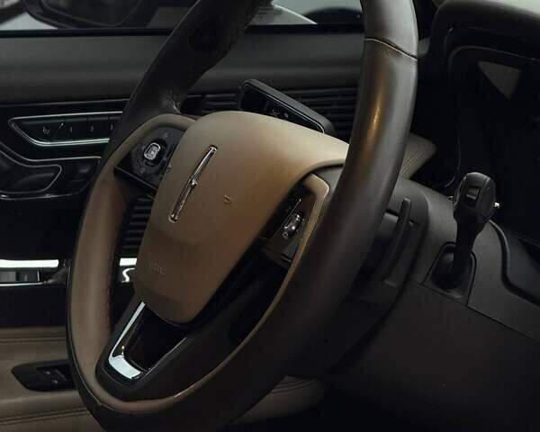 Серый Линкольн Corsair, объемом двигателя 2 л и пробегом 38 тыс. км за 30900 $, фото 13 на Automoto.ua