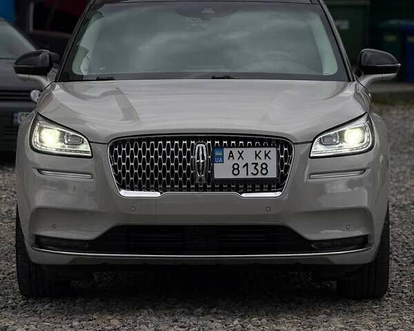 Серый Линкольн Corsair, объемом двигателя 2 л и пробегом 38 тыс. км за 30900 $, фото 3 на Automoto.ua