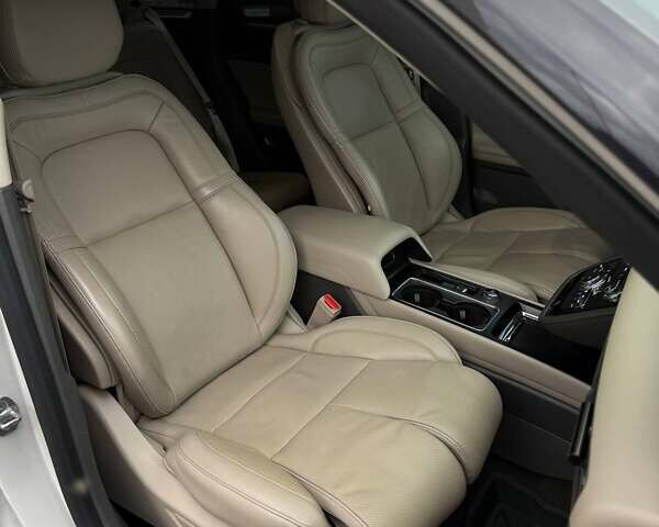 Серый Линкольн Corsair, объемом двигателя 2 л и пробегом 38 тыс. км за 30900 $, фото 10 на Automoto.ua