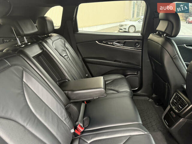 Белый Линкольн Nautilus, объемом двигателя 2.69 л и пробегом 104 тыс. км за 22000 $, фото 28 на Automoto.ua