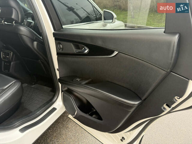 Белый Линкольн Nautilus, объемом двигателя 2.69 л и пробегом 104 тыс. км за 22000 $, фото 27 на Automoto.ua