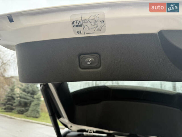 Белый Линкольн Nautilus, объемом двигателя 2.69 л и пробегом 104 тыс. км за 22000 $, фото 24 на Automoto.ua