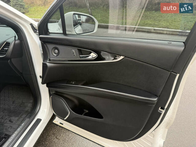 Белый Линкольн Nautilus, объемом двигателя 2.69 л и пробегом 104 тыс. км за 22000 $, фото 31 на Automoto.ua