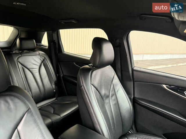 Белый Линкольн Nautilus, объемом двигателя 2.69 л и пробегом 104 тыс. км за 22000 $, фото 36 на Automoto.ua