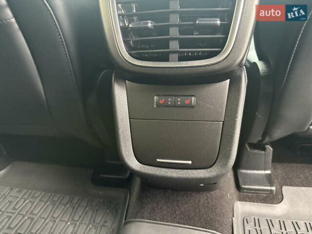 Белый Линкольн Nautilus, объемом двигателя 2.69 л и пробегом 104 тыс. км за 22000 $, фото 30 на Automoto.ua