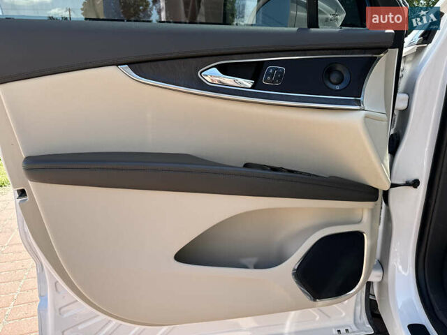 Білий Лінкольн Nautilus, об'ємом двигуна 2 л та пробігом 120 тис. км за 25500 $, фото 27 на Automoto.ua