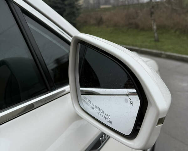 Белый Линкольн Nautilus, объемом двигателя 2.69 л и пробегом 104 тыс. км за 22000 $, фото 21 на Automoto.ua